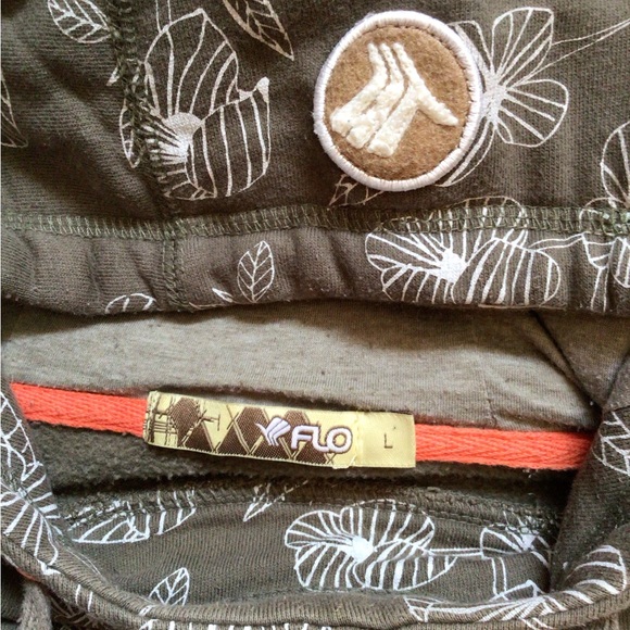 Flo woman’s hoodie. Size large. - Picture 4 of 6